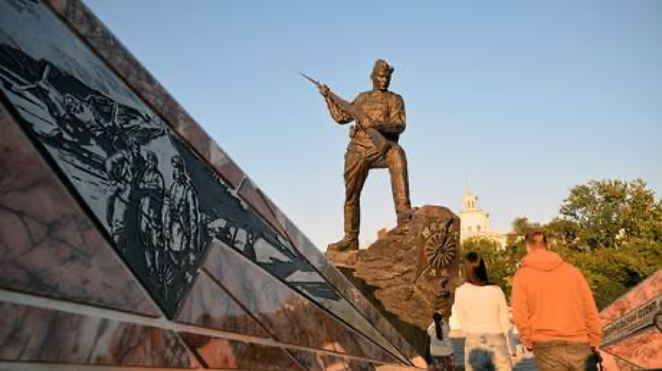 Source-supplied image for: Tokyo fumes over new WWII monument erected in Russia (PHOTOS)